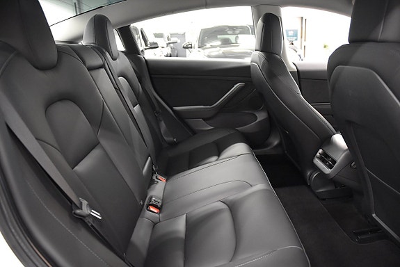 Tesla Model 3 14 of 26
