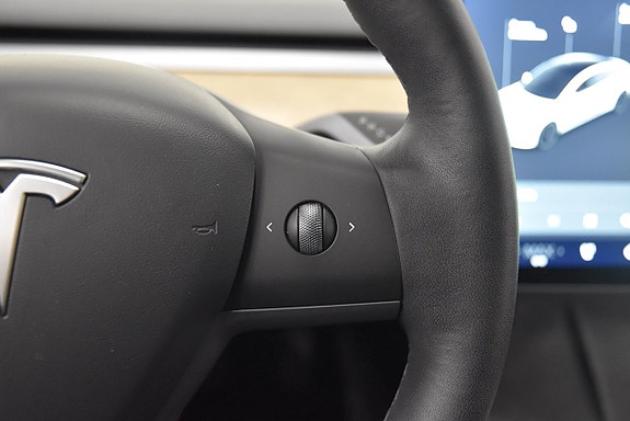 Tesla Model 3 11 of 26