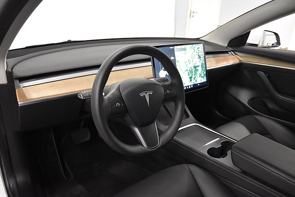 Tesla Model 3 8 of 26