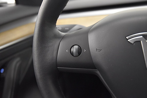 Tesla Model 3 10 of 26