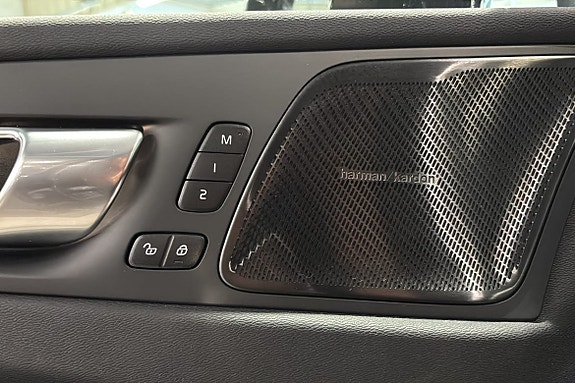 Volvo XC60 18 of 25