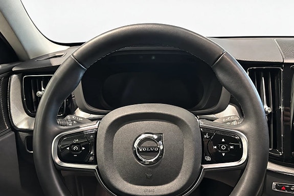 Volvo XC60 12 of 25