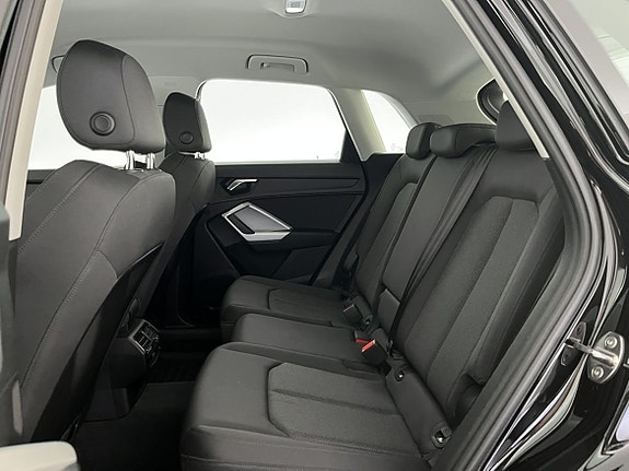 Audi Q3 16 of 22