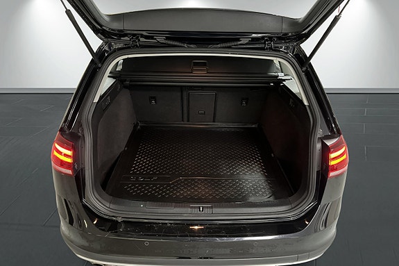 Volkswagen Golf Alltrack 17 of 26