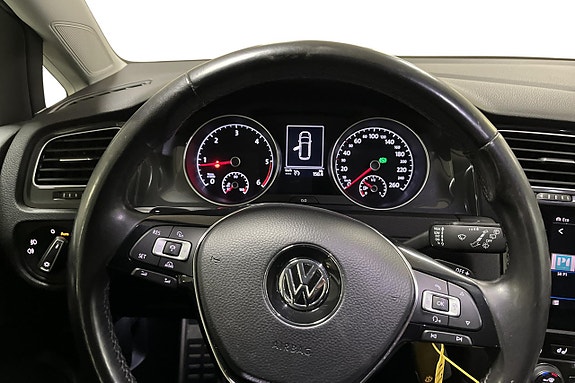 Volkswagen Golf Alltrack 13 of 26