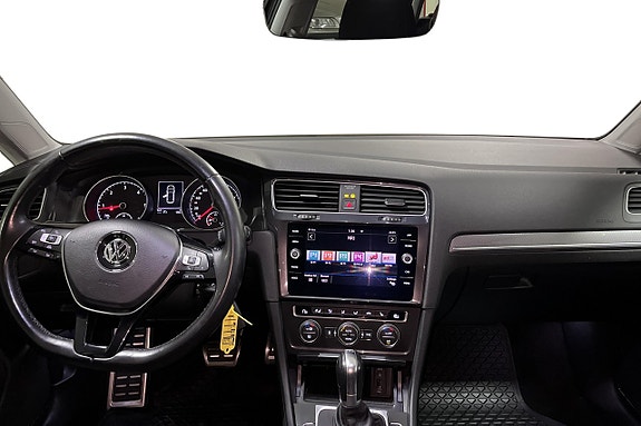 Volkswagen Golf Alltrack 12 of 26