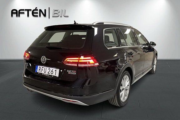 Volkswagen Golf Alltrack 10 of 26