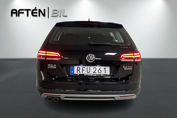 Volkswagen Golf Alltrack 9 of 26