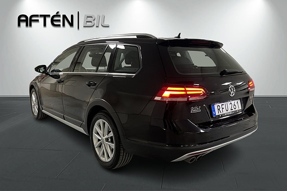 Volkswagen Golf Alltrack 8 of 26
