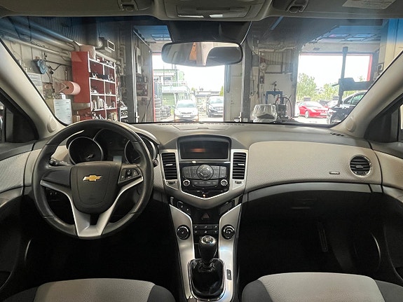 Chevrolet Cruze 11 of 11