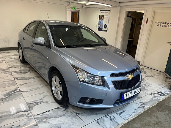 Chevrolet Cruze 2 of 11