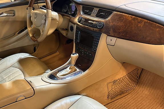 Mercedes-Benz CLS350 9 of 15