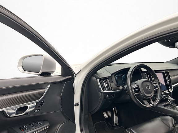 Volvo S90 13 of 30
