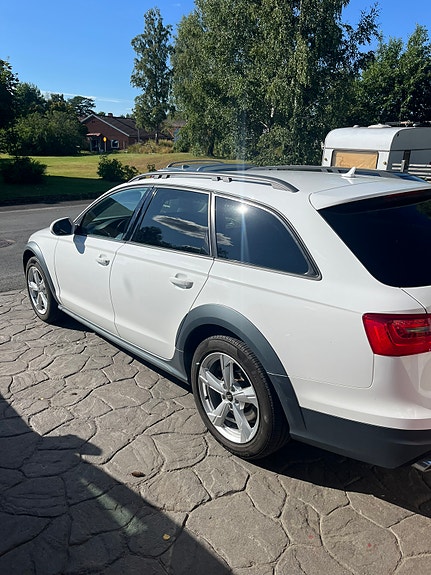 Audi A6 allroad 2 of 17