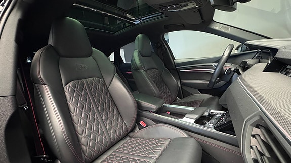 Audi Q8 10 of 26