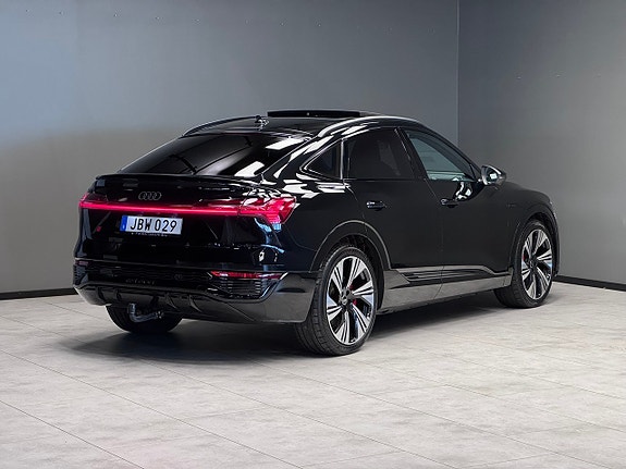 Audi Q8 2 of 26