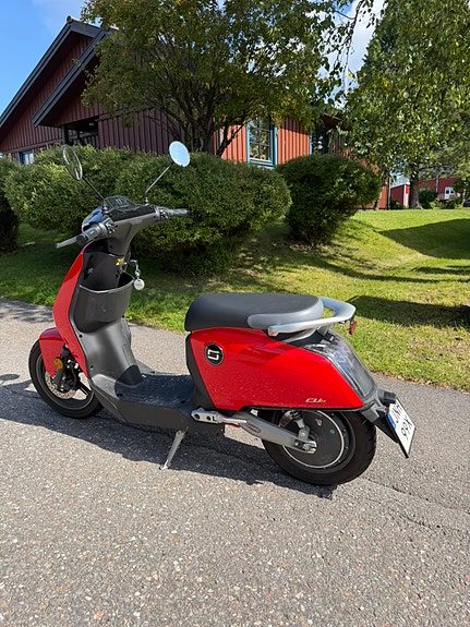 Super Soco Vespa 2 of 4