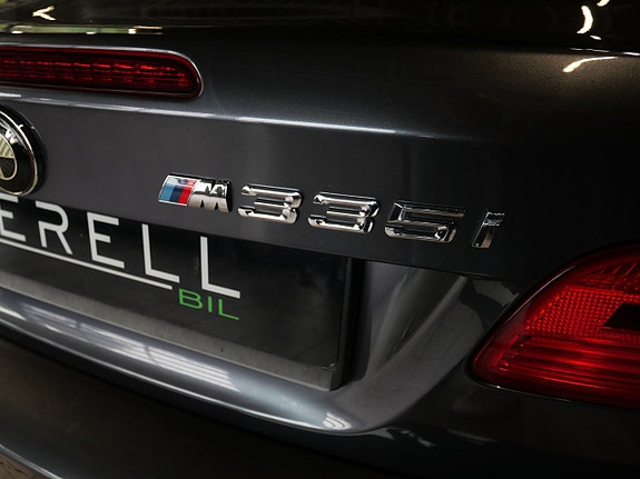 BMW 335i 19 of 23