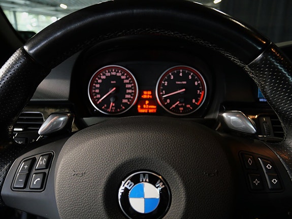BMW 335i 16 of 23