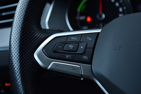 Volkswagen Passat 24 of 25