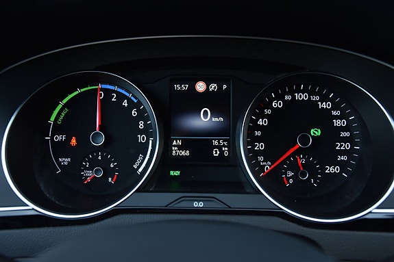 Volkswagen Passat 21 of 25