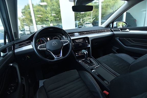 Volkswagen Passat 13 of 25