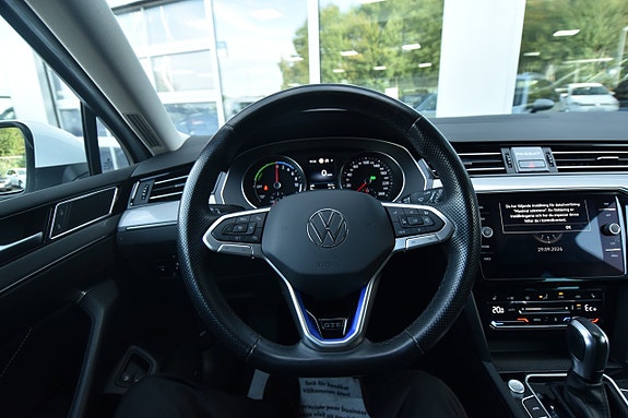 Volkswagen Passat 14 of 25