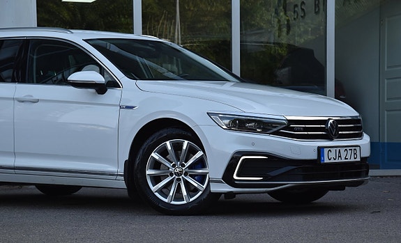 Volkswagen Passat 3 of 25