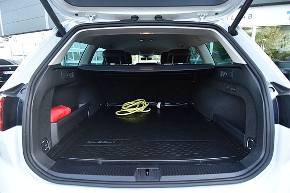 Volkswagen Passat 12 of 25