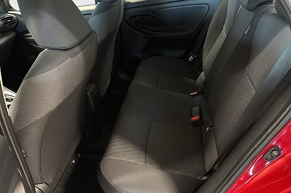 Toyota Yaris 8 of 14