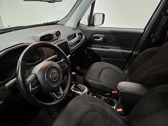 Jeep Renegade 10 of 10