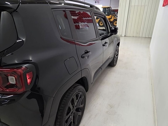 Jeep Renegade 6 of 10