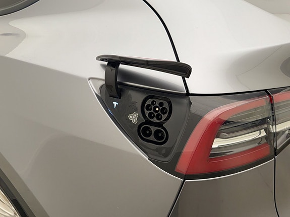 Tesla Model Y 11 of 30