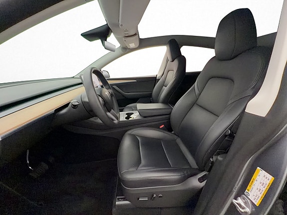 Tesla Model Y 15 of 30