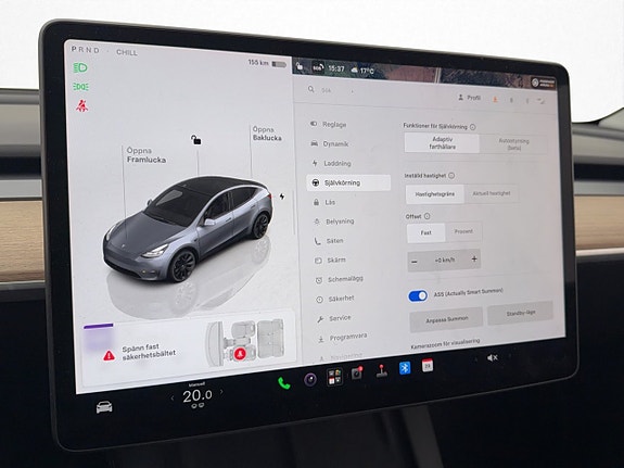 Tesla Model Y 26 of 30