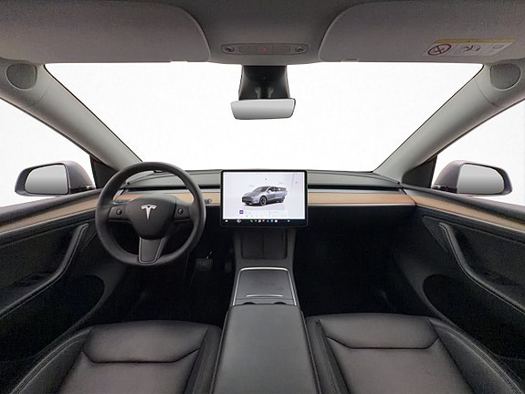 Tesla Model Y 16 of 30