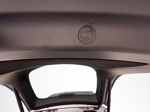 Tesla Model Y 14 of 30