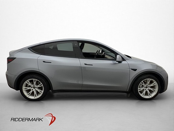 Tesla Model Y 10 of 30