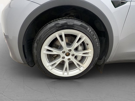 Tesla Model Y 29 of 30