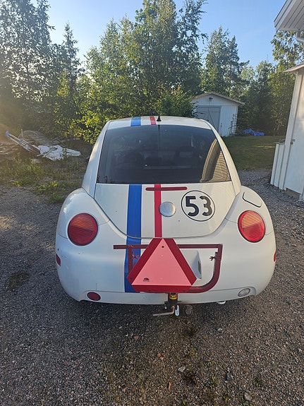 Volkswagen New Beetle 3 of 8