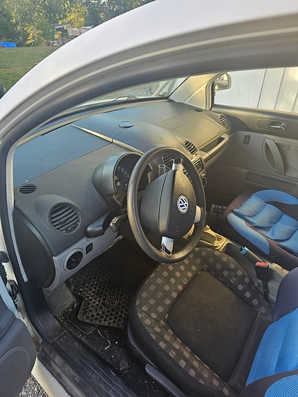 Volkswagen New Beetle 4 of 8