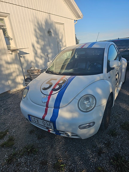 Volkswagen New Beetle 5 of 8