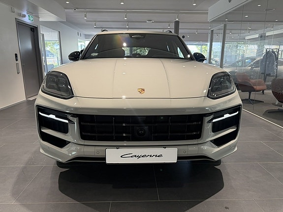 Porsche Cayenne 7 of 27