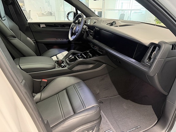 Porsche Cayenne 8 of 27