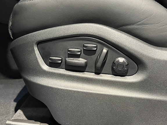 Porsche Cayenne 22 of 27