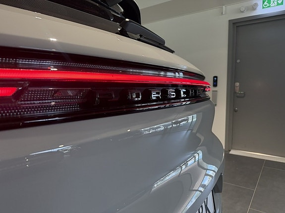 Porsche Cayenne 5 of 27