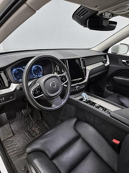 Volvo XC60 8 of 13