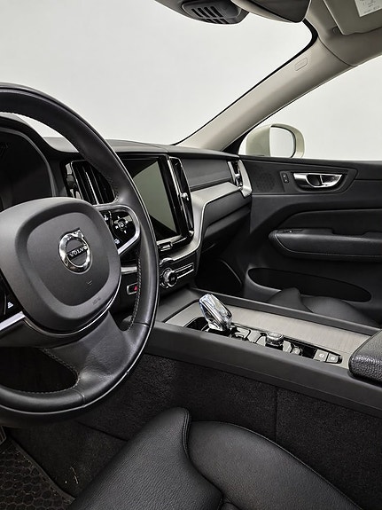 Volvo XC60 9 of 13