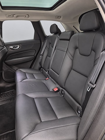 Volvo XC60 11 of 13