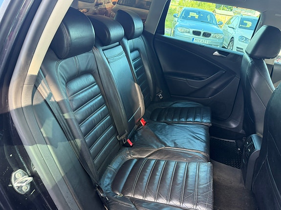 Volkswagen Passat 15 of 19